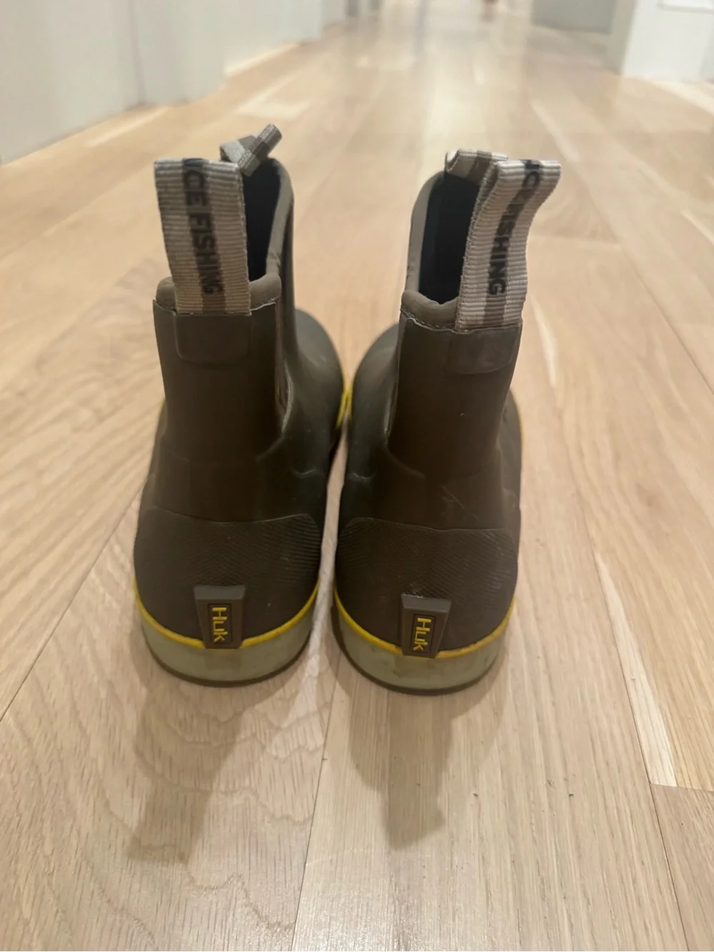 Huk Men’s Olive Rubber Ankle Boots with Yellow Trim - Picture 4 of 10